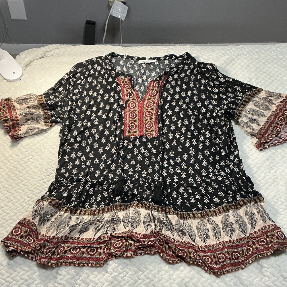 beachlunchlounge Black & Ivory Boho V-Neck Tunic with Red Accents Sz M 0800